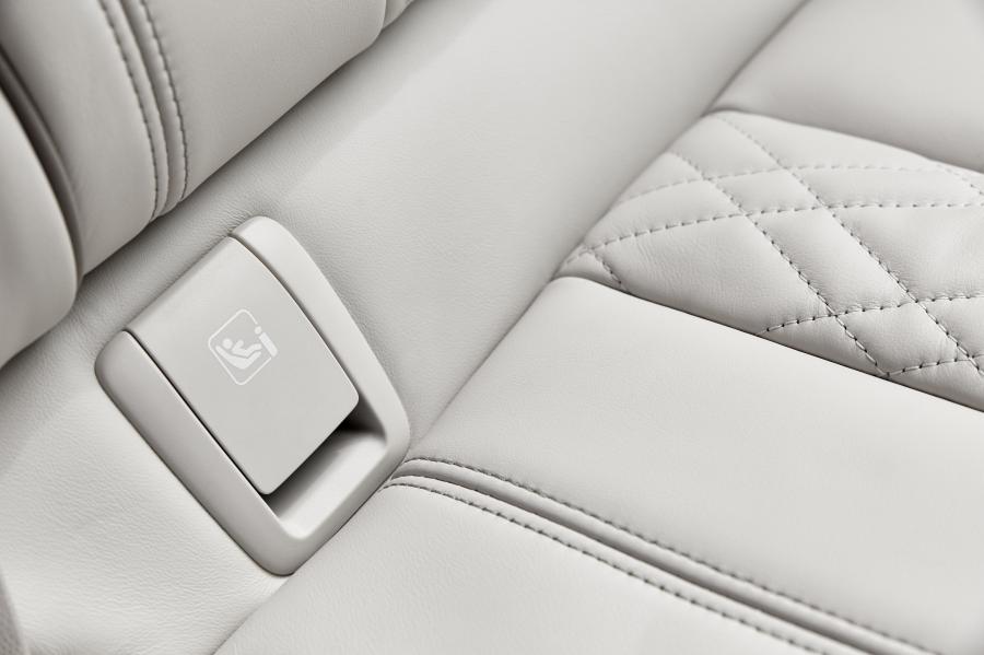 Детали интерьера BMW 540i Sedan M Sport 2017 года  (WW) (фото 85 из 98)